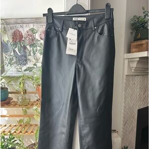 Black faux leather Zara size 36 pant ‘90s